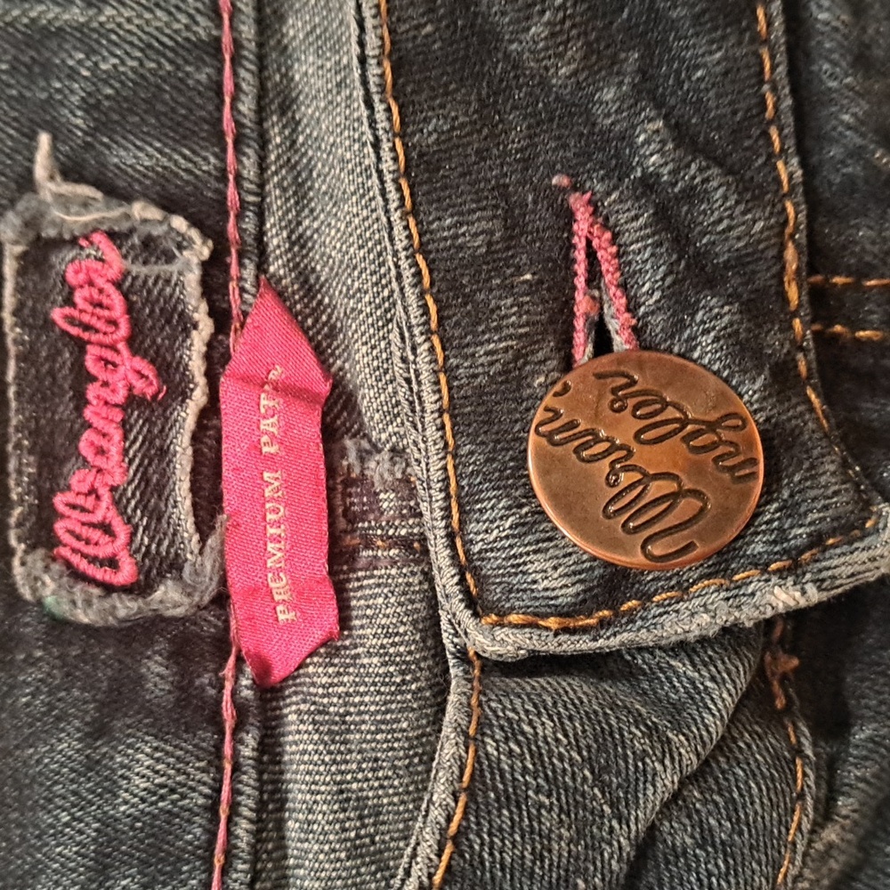 010  Wrangler Dark Blue With Cute Pink Accents Straight Leg Women's Jeans - Picture 2 of 8